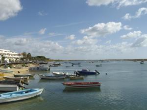 800m from the boat to Praia das Cabanas, with Pool, Terrace, Wifi and air con