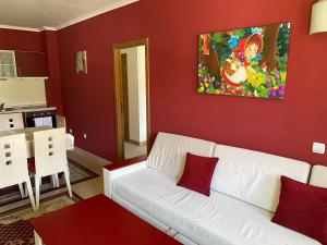 Червената Шапчица Апартамент Гранд Манастира