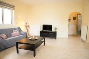 Relaxing family house with garden in Avra, Rafina