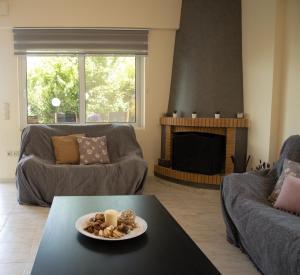 Relaxing family house with garden in Avra, Rafina