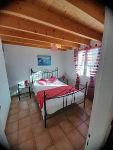 Maisons de vacances Maison 3 etoiles a 50m mer plages iles nature piscine chauffee jacuzzi prive WIFI : photos des chambres