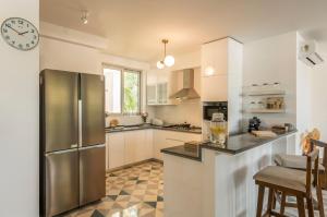 El Sereno 2 BHK Stylish Apartments In Vagator with Garden and Pool- 10 minutes drive to Vagator Beach