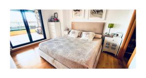 Lovely penthouse condo with pool