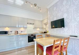 York City Center Apartments with Free Private Parking