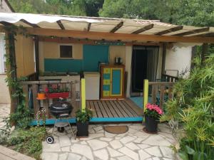 Campings Le P'tit gite : Chambre Double avec Patio