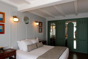 Hotels HR Hotel-Restaurant & Spa Marin : photos des chambres