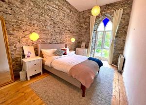 Finest Retreats - Luxury Converted Chapel with Hot Tub & Games Room