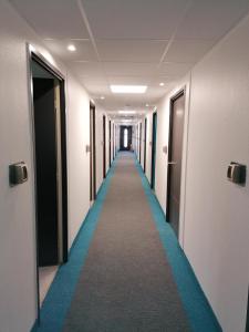 Hotels Kyriad Direct Martigues : photos des chambres