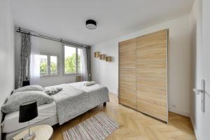 Appartements Chic apart with parking and balcony : Appartement 3 Chambres