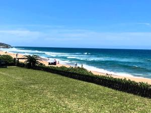 Modern & Luxurious Beachfront Villa