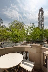 SUPER CENTRAL 2BR-2BT with Balcony&View&Sauna&Jacuzzi