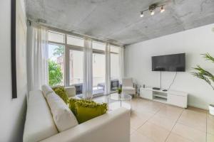 Awesome Apt With Pool in Midtown Miami
