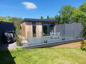 The Den - Modern cabin with wood burning stove - Ludchurch