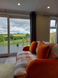 The Den - Modern cabin with wood burning stove