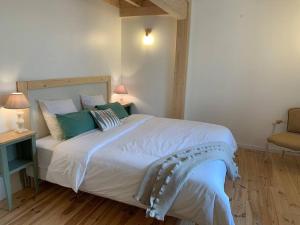Maisons de vacances Gite Oranis, maison de charme au coeur du Quercy blanc! : photos des chambres