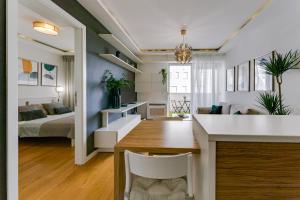 City Lux Apartment 1- with garage and balcony