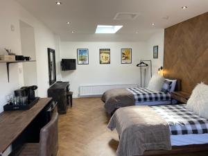 Golfers dream Guest suite with onsite golf studio available for booking by guests