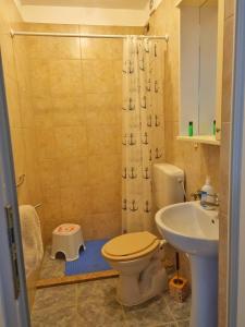 King Room with Garden View room in Apartments Discovery 2