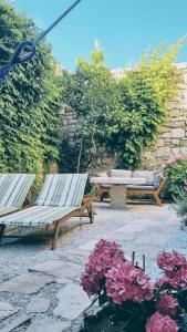 Rectors Villa - Charming Retreat in Old Town with Jacuzzi in Private Courtyard