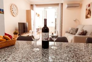 Apto ACHE, acogedor apartamento de 66 m con terraza, aire acondicionado y parking privado gratuito