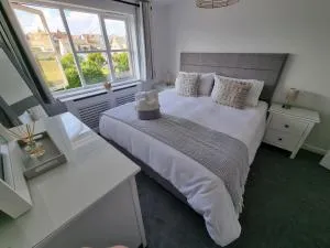 HighTide - 2 bed with parking, balcony & sea view. - Ulwell