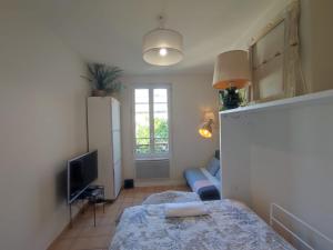 Appartements PARIS AUTHENTIC HOUSE Small, bright and calm studio : photos des chambres