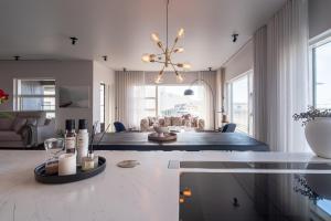 Ocean Breeze Luxury Apartment