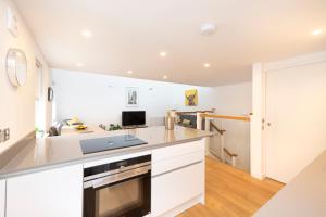 Edinburgh Modern 3-Storey 3-Bedroom City Apartment