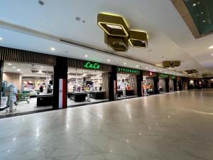 Elegant duplex with pool frontAUC