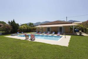 Villa Stafili by Villa Plus