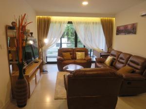 Executive 1 BDR Apartment with Separate BDR, Pool, Gym, Rooftop Pergola - Airport Residential