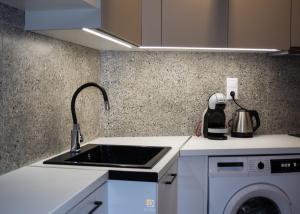 Uni Island - Old Town Suites