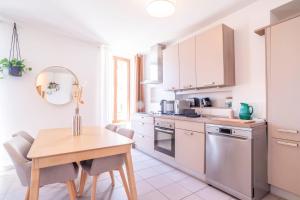 Appartements LUMINEUX appt pour 6 a  Bormes-les-mimosas ! : photos des chambres