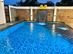 H&H 3 【Karaoke•Private Pool•BBQ•Steamboat•19 Pax】