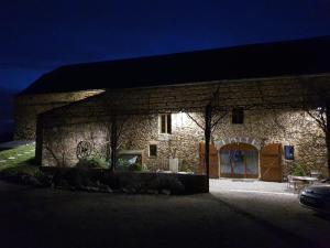 Maisons de vacances La Vieille Grange avec piscine et jardin : photos des chambres