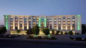 Holiday Inn & Suites Montreal Airport by IHG - Dorval