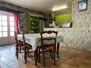 Maisons de vacances Maison en pierre pres du port et des plages - 2 chambres - Jusqu'a 4 personnes - FR-1-397-6 : photos des chambres