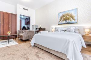 Live and experience a stunning Sea View Studio