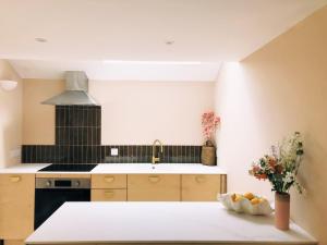 Luxury bolthole in central St.Agnes with parking.