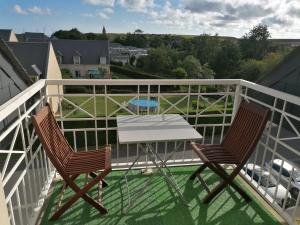 Appartements Apt avec belle terrasse vue degagee sejour lumineux 10 mn a pied centre Port en Bessin proche Bayeux et Omaha Beach : photos des chambres