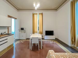 Appartamenti in Villa del 900 (B)