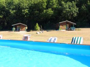 Chalets Chalet de 2 chambres avec piscine partagee et jardin amenage a Les Tourettes : photos des chambres