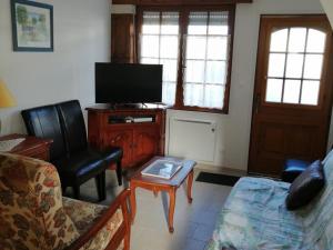 Appartement Familial au RDC, Cour Sud, Parking, à 300m Plage - 2 Chambres, WiFi, Animaux OK - FR-1-376-107
