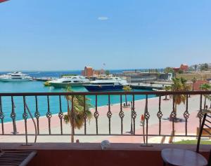 Amazing 2 bedrooms Flat Marina El-Hurghadah