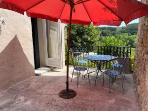 Appartements La Parenthese du Var - Gite avec grande terrasse vue sur piscine : photos des chambres