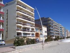Palavas : T2 Cabine en Front de Mer avec Balcon et Parking, Proche Centre et Commerces - FR-1-559-11