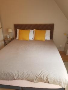 Best of Chartres one bedroom city center and view on the Cathedral