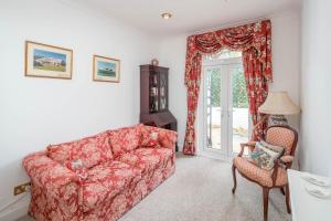 Elegant house with rooftop terrace