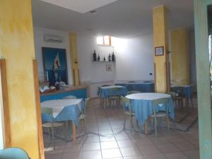 Spacious double room beside the sea