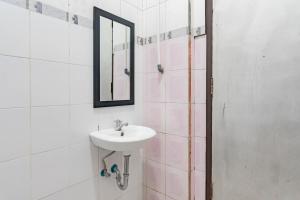 Shofy Guest House Mitra RedDoorz